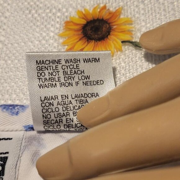 Basic Editions, Not Worn, Women's White with a Blue Floral Desin Skort, Size 14 - Picture 8 of 8